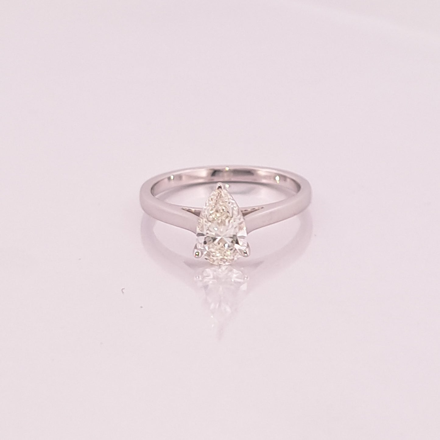 1.03 ctw Pear Shaped Lab grown Diamond Classic setting